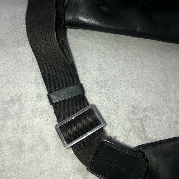 TUMI Beacon Hill Black Leather Padded Laptop Briefcase with Strap #068560 - Picture 12 of 12